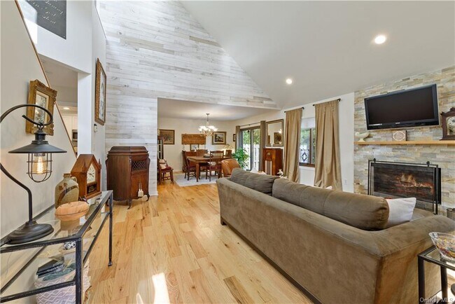 Foto del edificio - 11 Woodhollow Rd