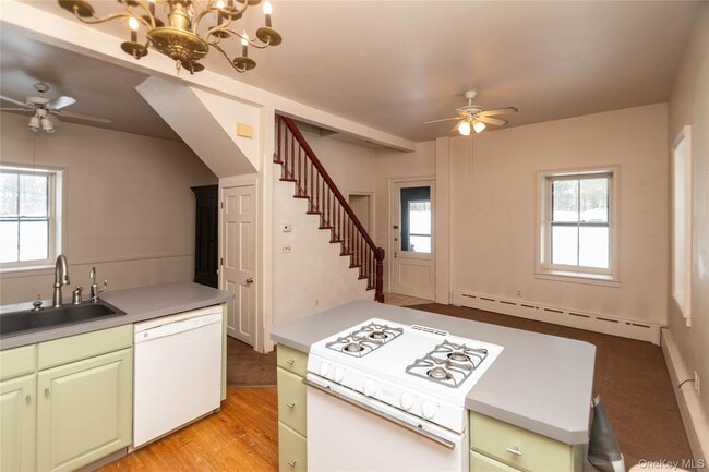 Building Photo - 4 Sengen Ln