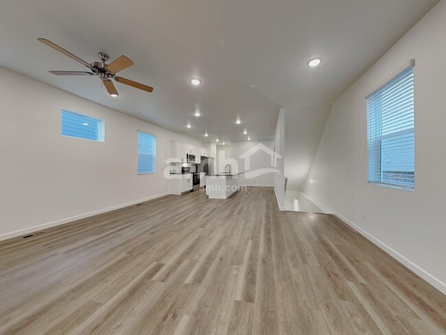 Foto del edificio - 330 N Addison Way