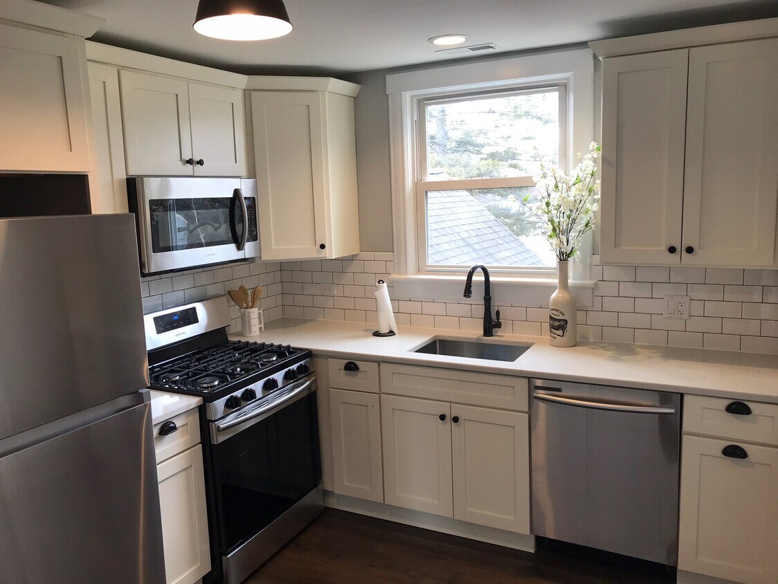 Kitchen - 74 N Walkup Ave