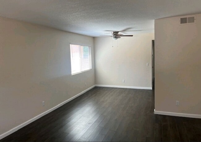 Building Photo - 2-bedroom 2 bath home with garage 55+commu...