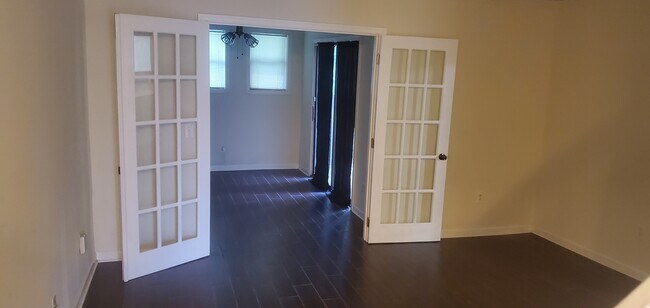 Foto del edificio - 305 Creek Dr