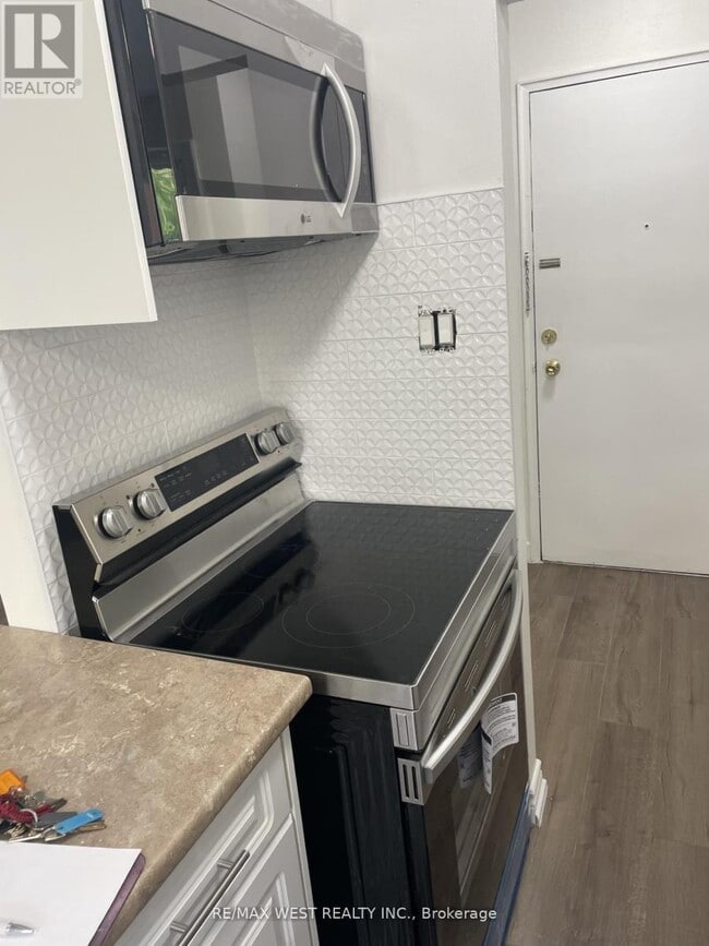 Photo du bâtiment - 2365 Marine Dr