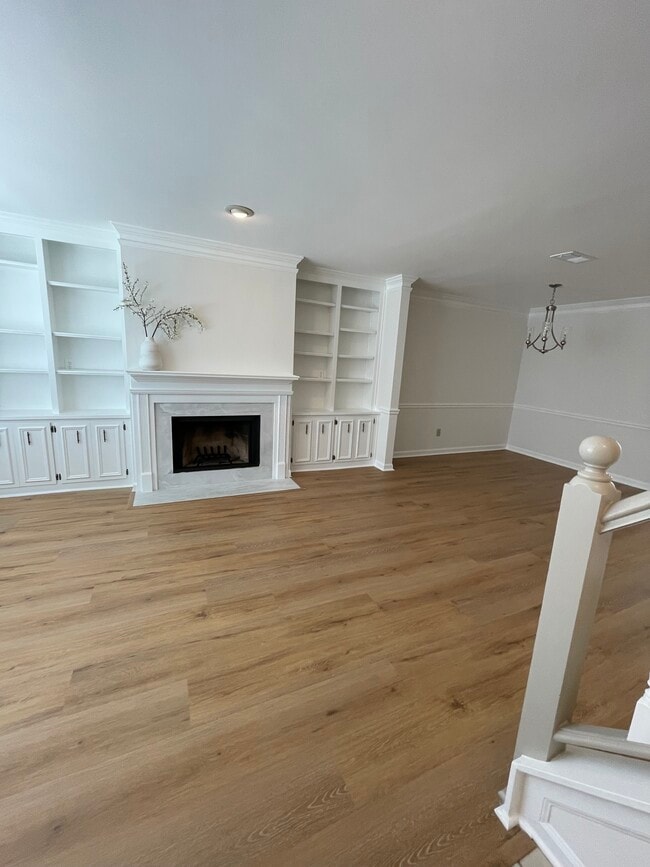Main living area - 880 Lenox Oaks Cir NE