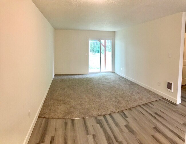 Building Photo - 6830 N Columbia Way