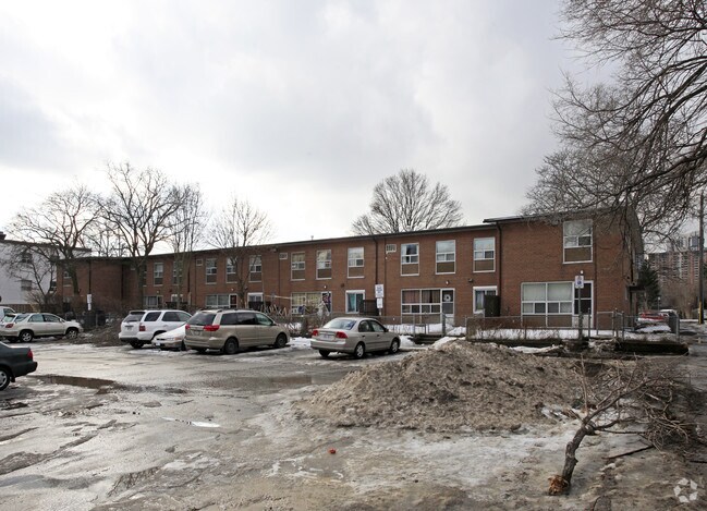 Photo principale - 415 Willowdale