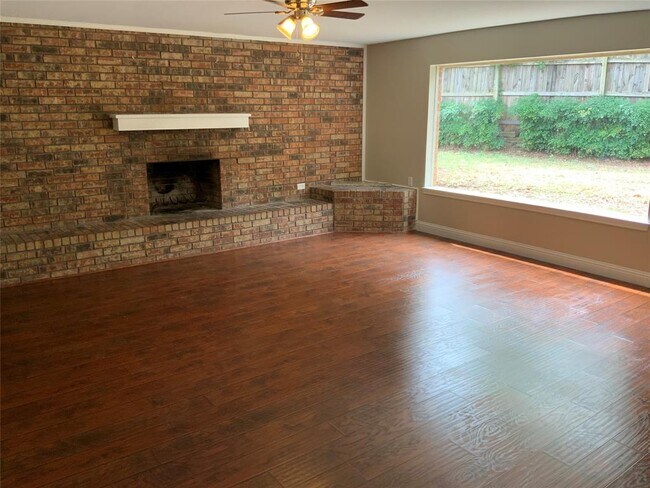 Foto del edificio - 4818 Crestmont Ct