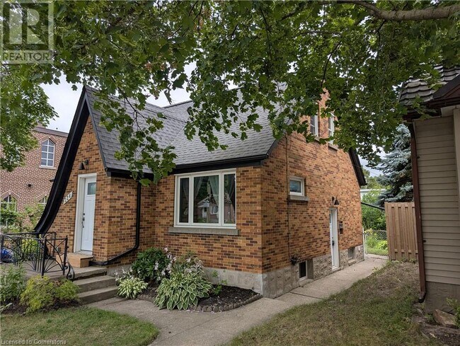 Photo du bâtiment - 224 Highland Rd E