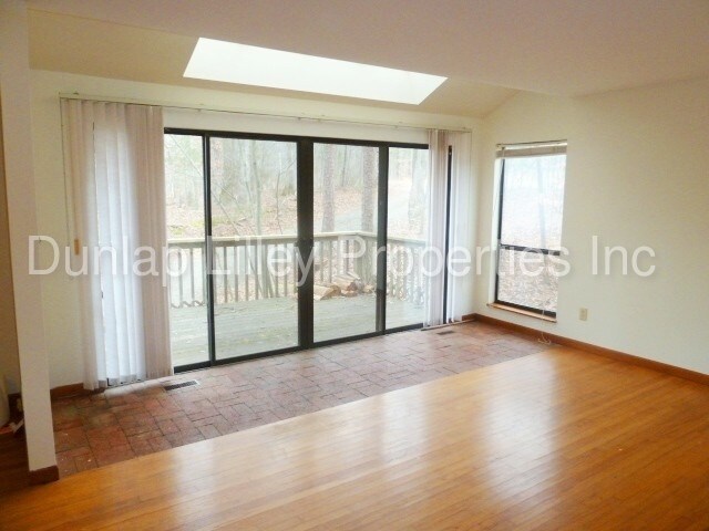 Foto del edificio - 612 Cedar Brook Way