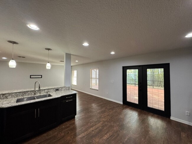 Building Photo - 4BD/2.5 BA - Modern Elegance Meets Everyday Comfort in the Heart of Orlando! SIGN A 15-MONTH LEAS...