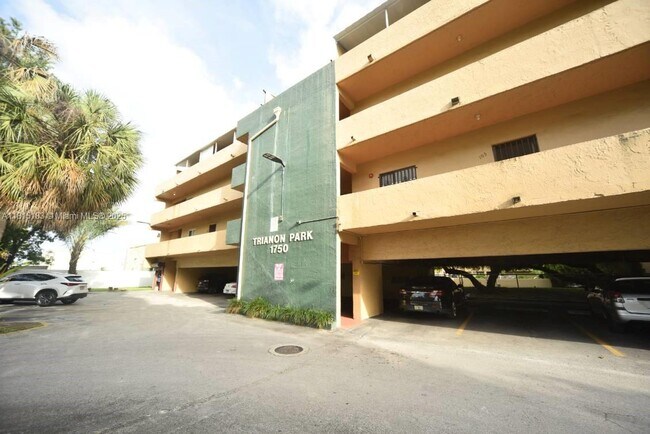 Foto del edificio - 1750 W 56th St