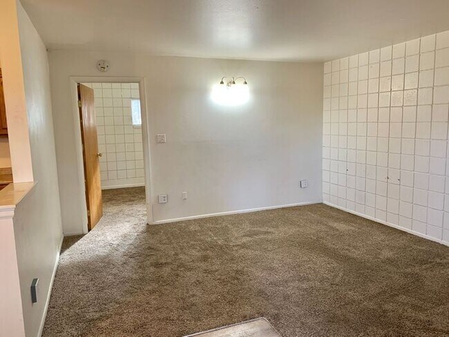 Foto del edificio - 1 Bed/1 Bath in Fort Collins. Across From City Park!!