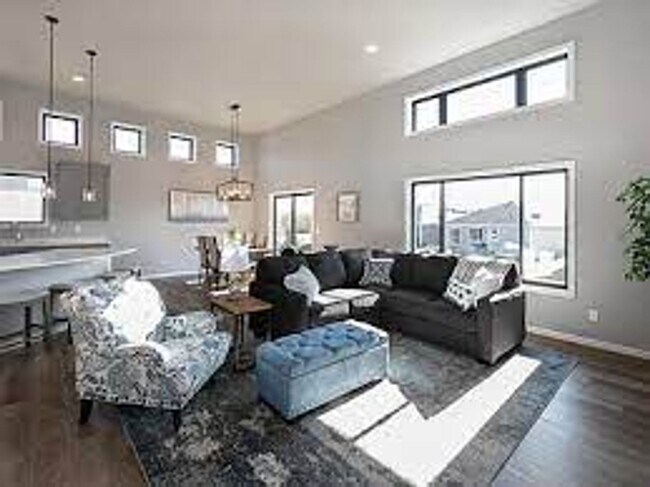 Building Photo - 5257 8th Ct W