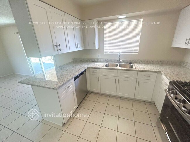 Building Photo - 7121 W North Ln