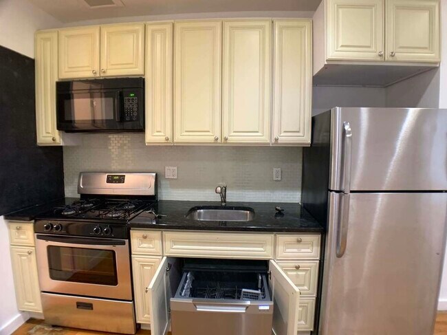 Building Photo - 1347 Greene Ave