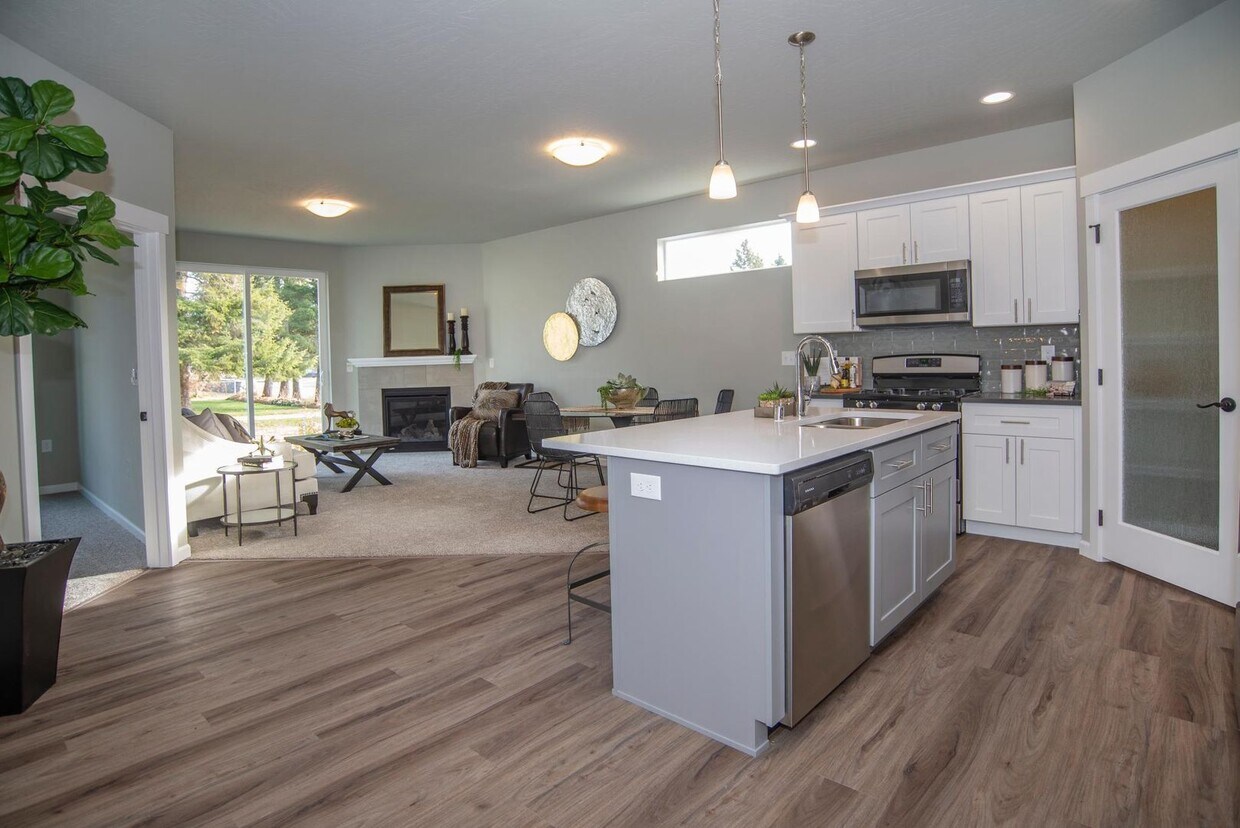 Foto principal - MOVE IN SPECIAL * 1/2 OFF FIRST MONTHS REN...