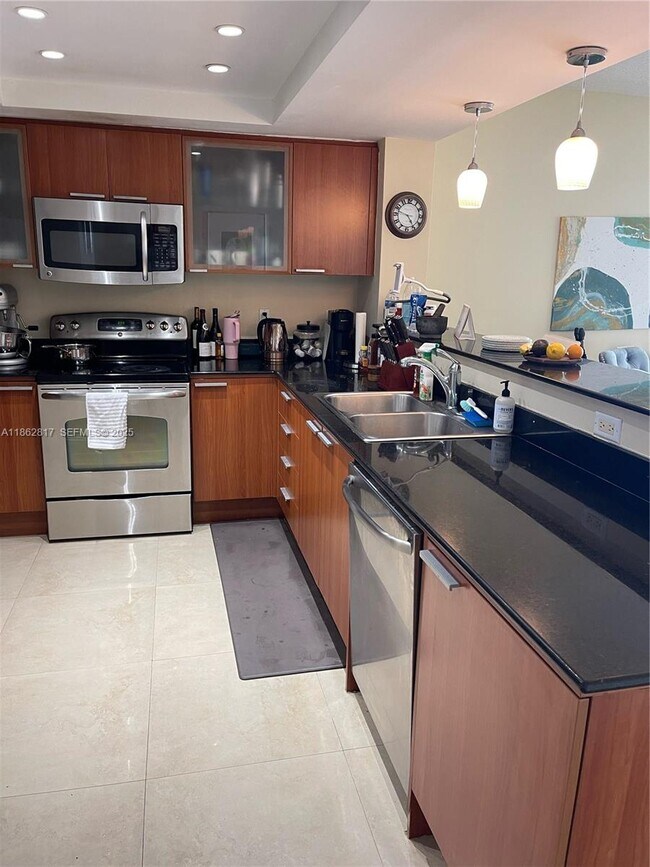 Foto del edificio - 16699 Collins Ave