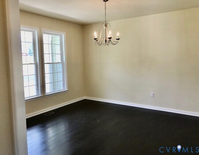 Building Photo - 1601 Southcreek Dr