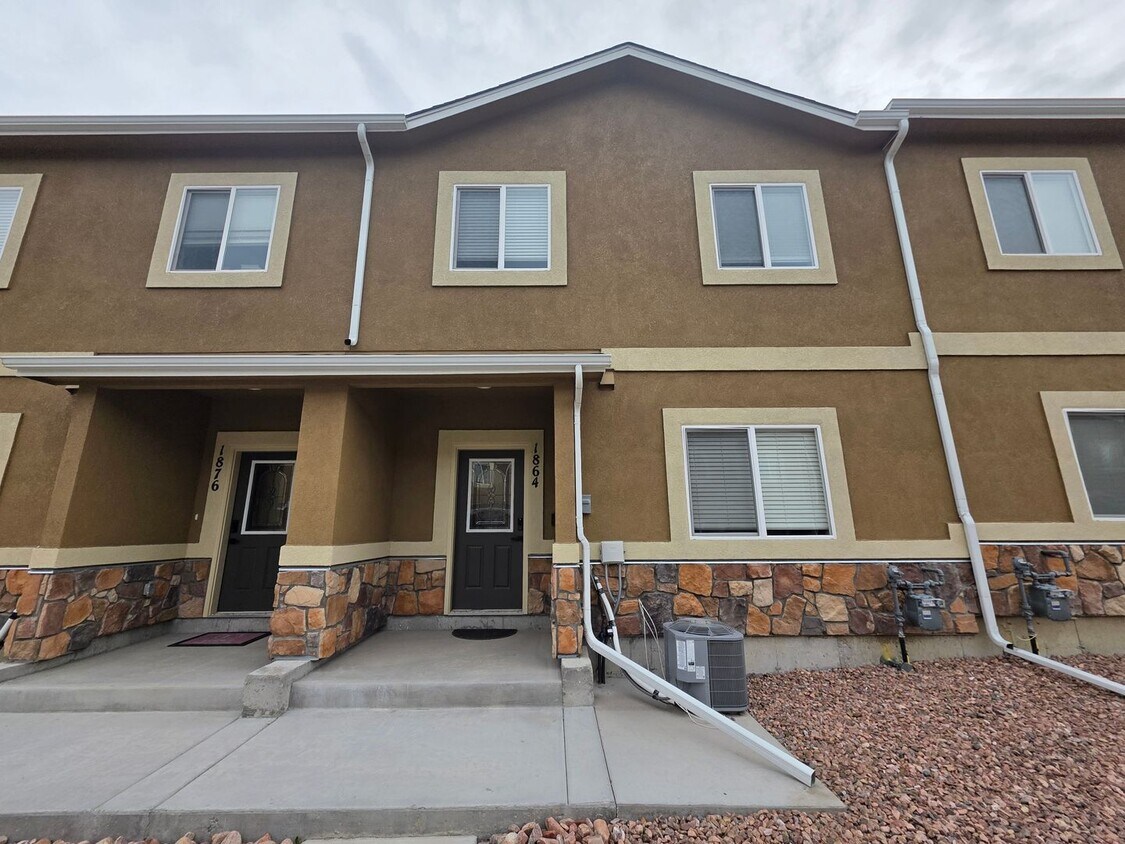 Beautiful 3 Bed 3 Bath Townhome!! - Beautiful 3 Bed 3 Bath Townhome!!