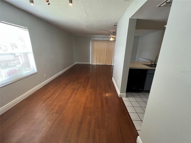 Foto del edificio - 2421 Summerfield Way