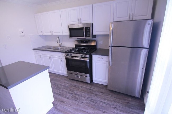 Building Photo - 109 N Normandie Ave