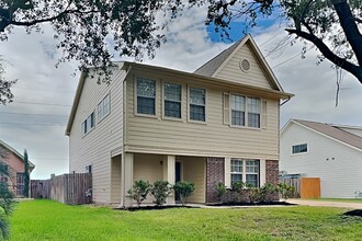Building Photo - 21610 Wildcroft Dr