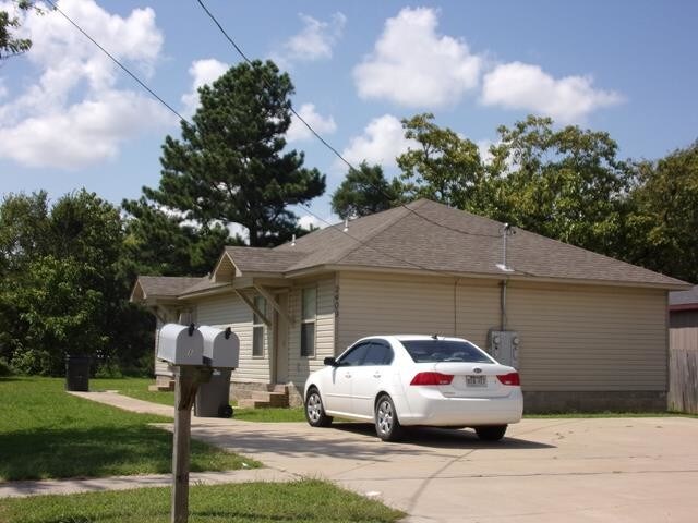 Primary Photo - 2409 Court St