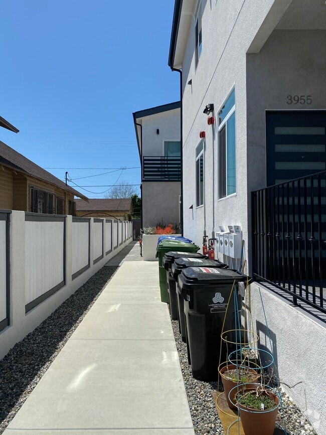 The West Park Apartments for Rent with Hardwood Floors Los Angeles