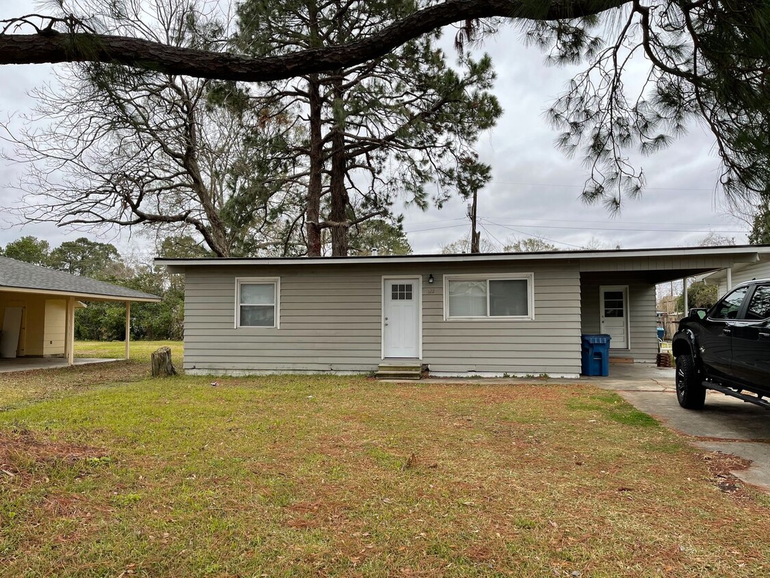 Primary Photo - 122 Emerite Dr