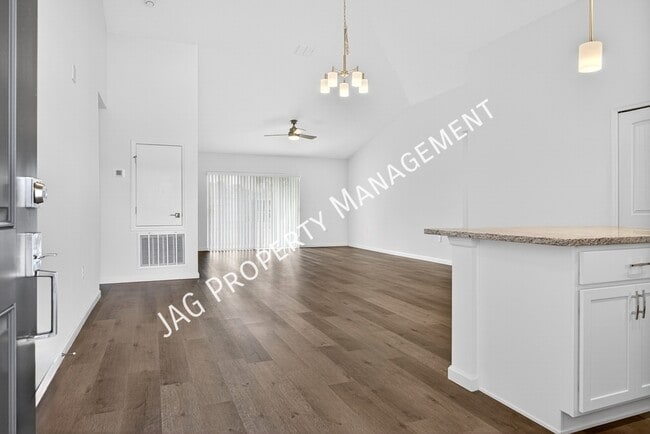 Foto del edificio - 251 Vin Rose Cir SE