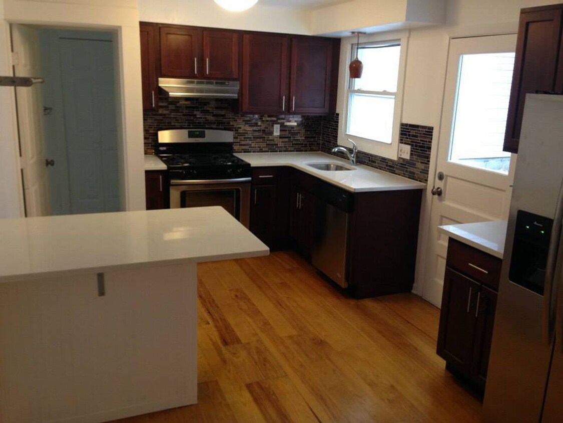 Foto principal - Elegant Modern Renovation. Stainless.Quart...