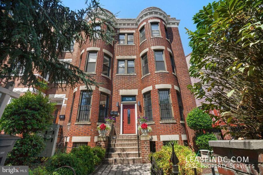 Foto principal - 3238 13th St NW