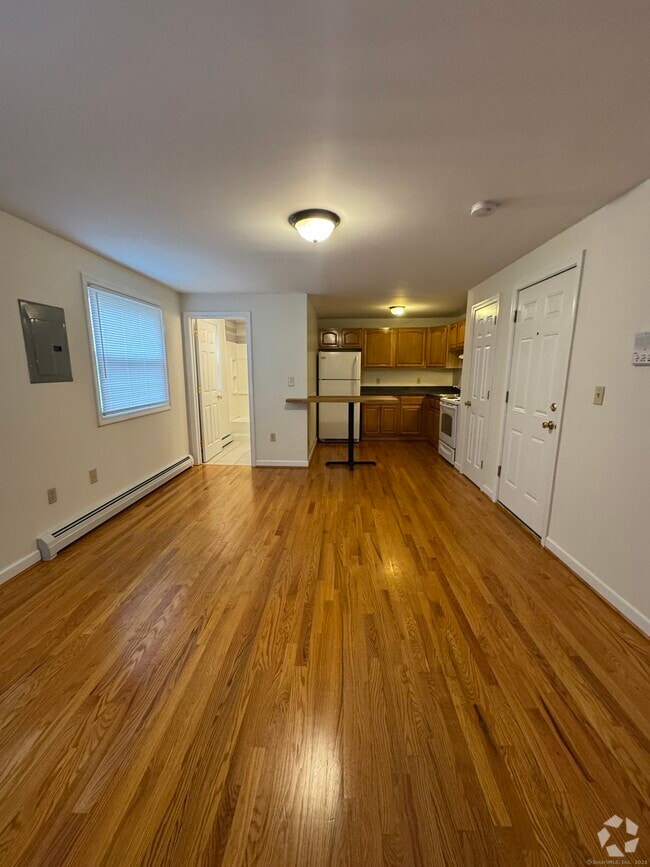 Building Photo - 90 Kibbe St