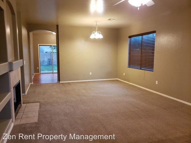 Building Photo - 3 br, 2 bath House - 3971 E. Esplanade Ave