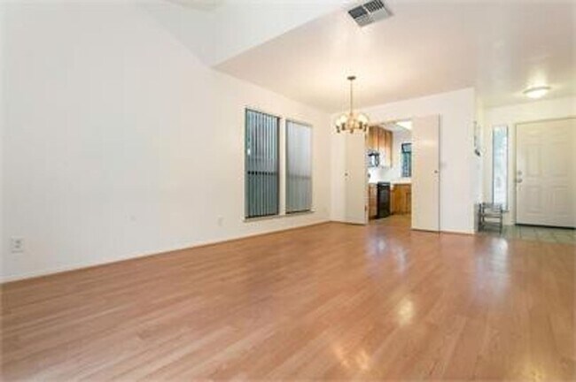 Foto del edificio - Great 2 bedroom, 1.5 bath in South Davis for September move in!