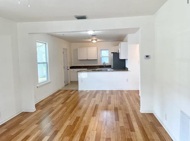 Building Photo - 635 37th St