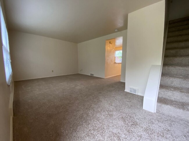 Building Photo - 2BR Townhome at Regency Place! Spacious Ro...