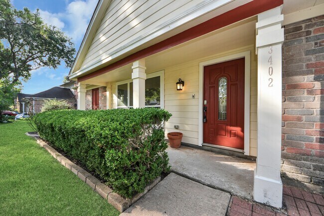 Foto del edificio - 3402 Hidden Creek Dr