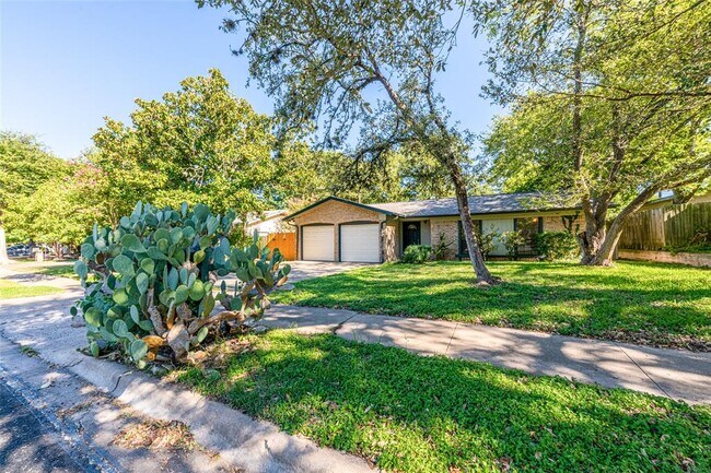 Foto del edificio - 7000 Whispering Oaks Dr