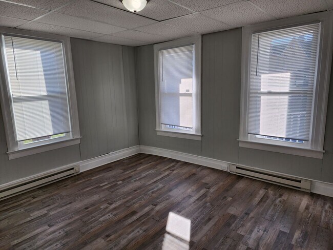 Foto del edificio - 2nd St Duplex