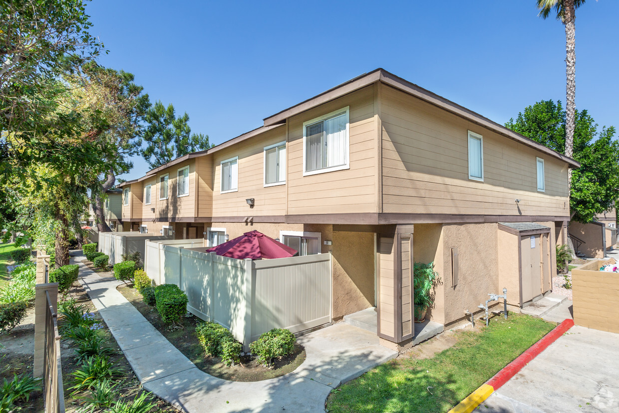 Mountain Crest Apartments Fontana