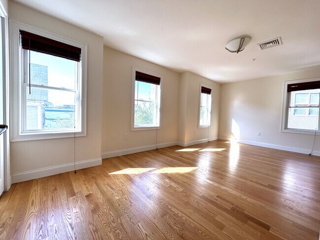 Foto del edificio - 477 Concord Ave