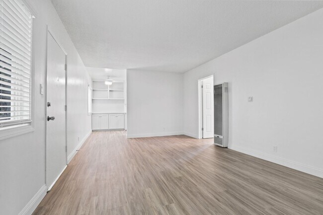 Foto del edificio - 419 Raymond Ave - steps to the beach and M...