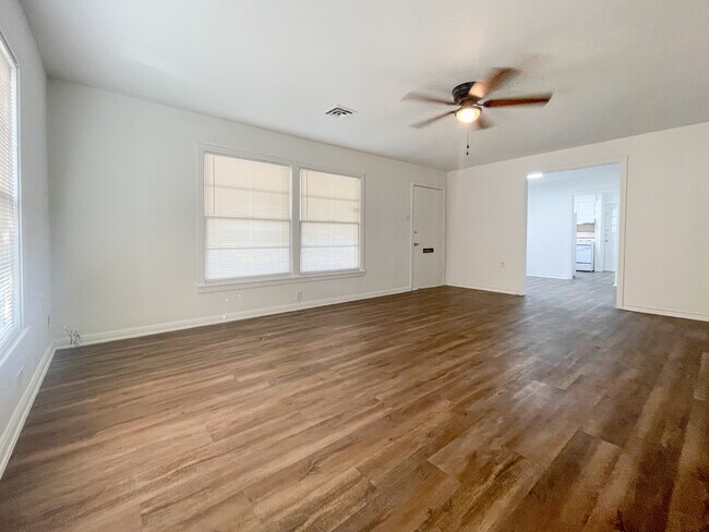 Foto del edificio - 3812 Pine Ave