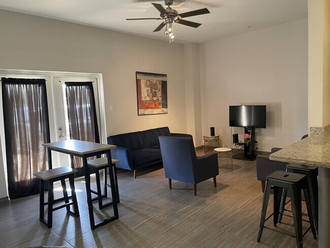 Building Photo - 502 Shiloh Dr