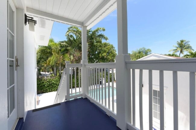 Building Photo - 123 N Palmway