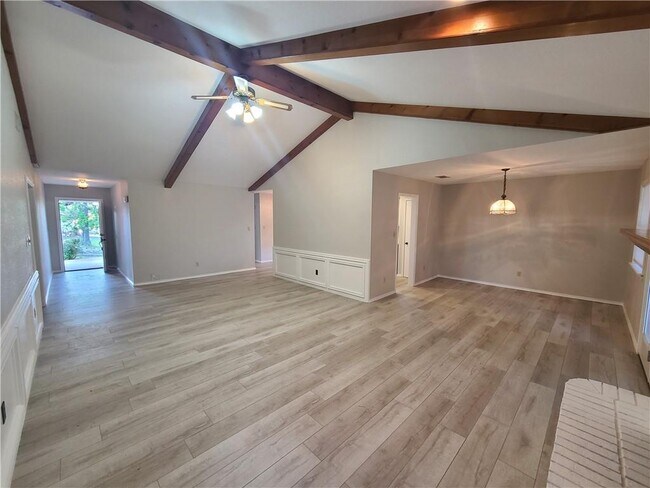 Building Photo - 1700 Foxfire Dr