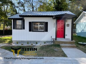 Building Photo - 307 E Narroway St