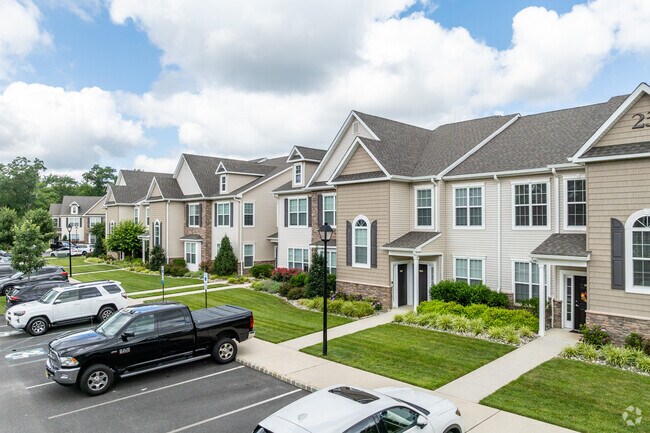 Foto del edificio - Woodhaven Commons