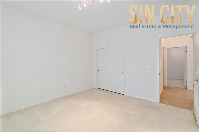 Foto del edificio - "Charming 3-Bed Haven with 1,718 Sq. Ft. of Comfort in Sun City Aliante!"